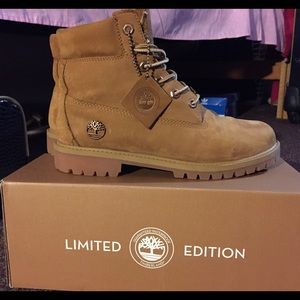 Bronze timberland