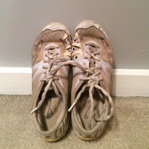 Nfinity vengeance cheer shoe