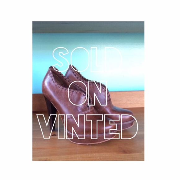 Ugg Leather Heels - Picture 1 of 4