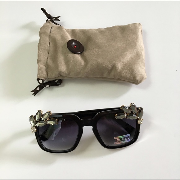 Cool Embellished Sunglasses - Picture 3 of 4