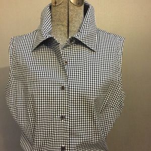 Sleeveless button down shirt❤️