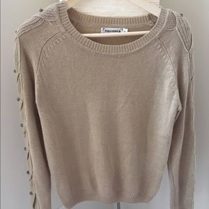 🎉 price drop! 🎉 Super soft sweater stud sleeves