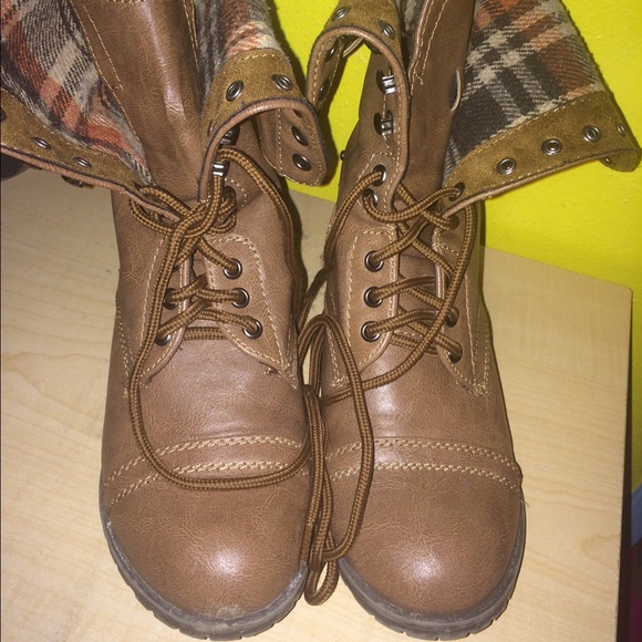 Boots - Picture 2 of 4