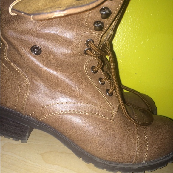 Boots - Picture 3 of 4