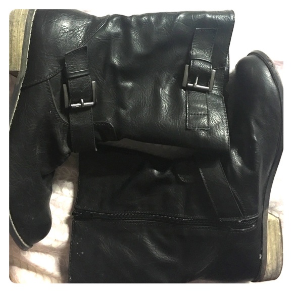 Black moto boots
