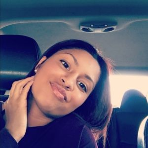 Meet your Posher, Alexis