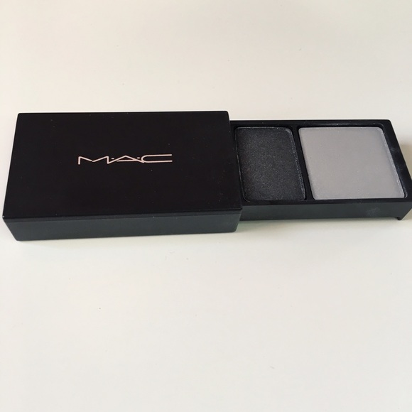 • MAC shadow suite "Ash" •