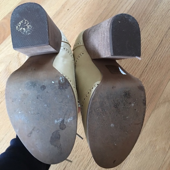 Tan ankle booties by N.Y.L.A - Picture 4 of 4