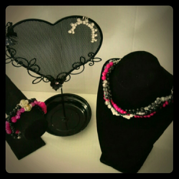 Bedazzle Pearls Cluster Necklace Set