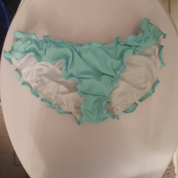 Skrunch bikini bottoms.