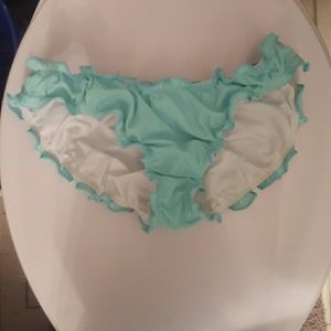 Skrunch bikini bottoms.