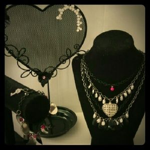 Bedazzle Pearls Heart Necklace Set