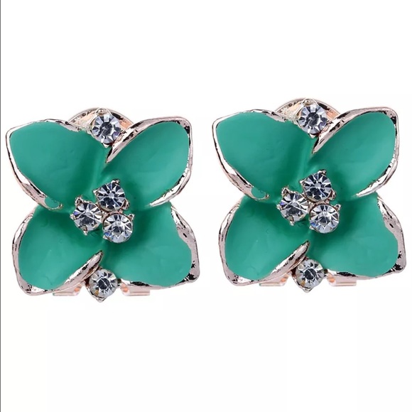 Beautiful green flower earrings 18 k gold plated💕 - Picture 1 of 1