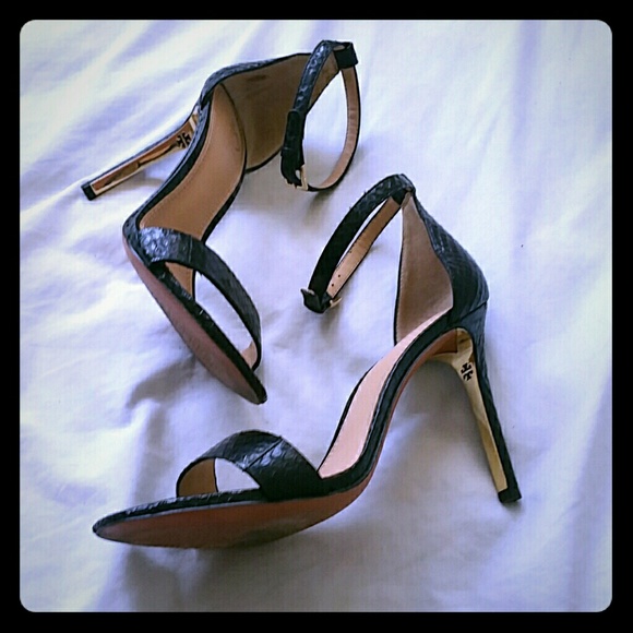 Tory Burch black python print heel Size 7