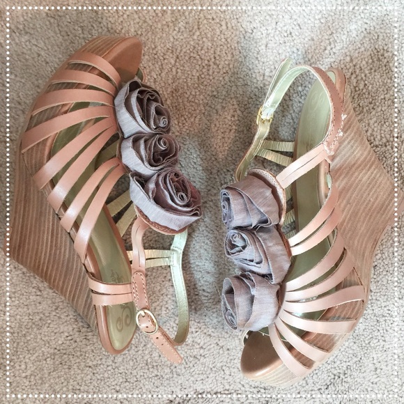 Seychelles Shoes - Size 10 Seychelles wedge rose sandal