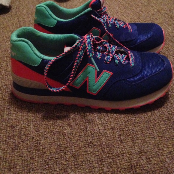 New Balance tennis shoes, size 7
