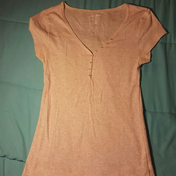 Classic light tan/cream tee