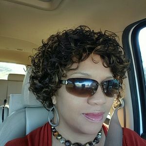 Meet your Posher, Feona