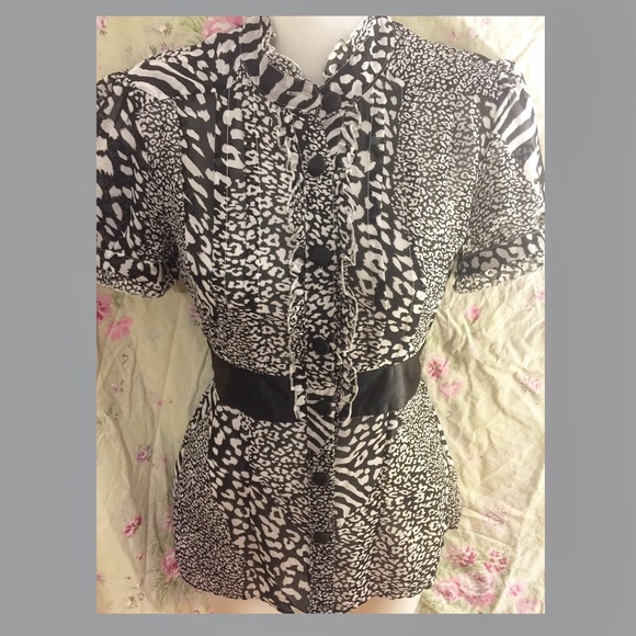 Silk-like patterned button down top - Picture 2 of 4