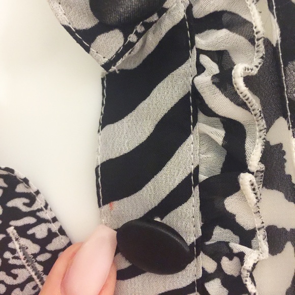 Silk-like patterned button down top - Picture 4 of 4