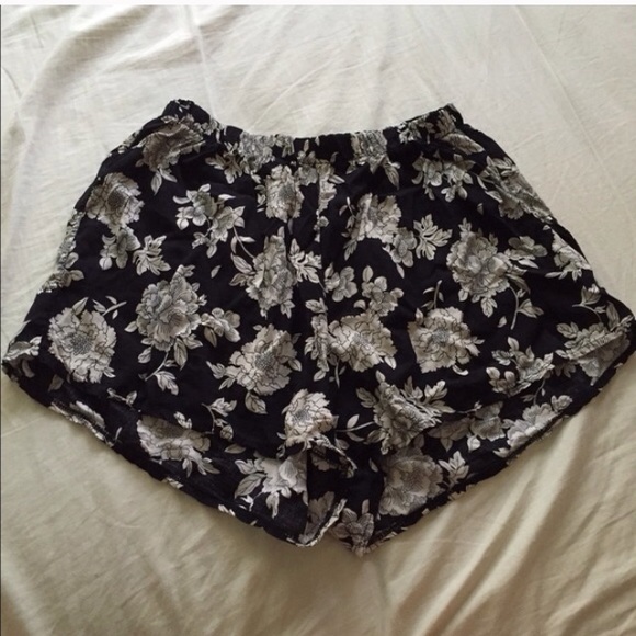 NWOT black & white BM remi shorts