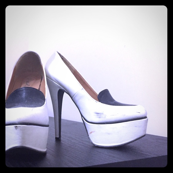 High Heels - Picture 1 of 1