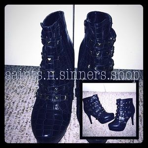 👢Black croc-embossed ankle boots👢