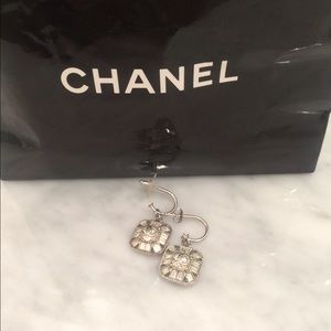 Authentic  Chanel earrings like new!!