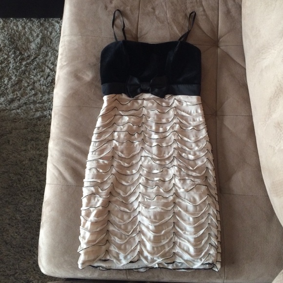 Super cute form fitting dress