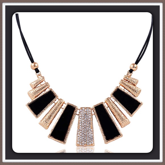 Jewelry - Elegant Necklace NEW