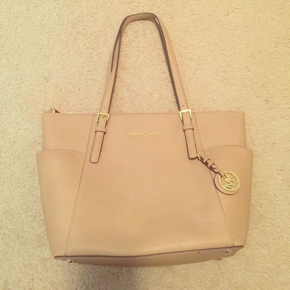 Authentic Michael kors top zip jet set bag!