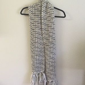❄️Large knit fossil tassel scarf❄️