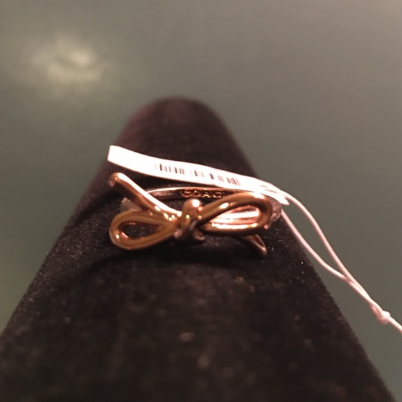 NWT REDUCED 🌻👍Coach bow ring rose gold