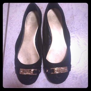 Black and gold guess flats