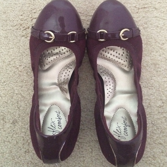 Maroon flats - Picture 1 of 4