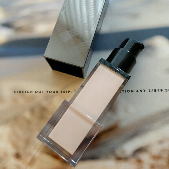 Burberry fresh glow luminous fluid base