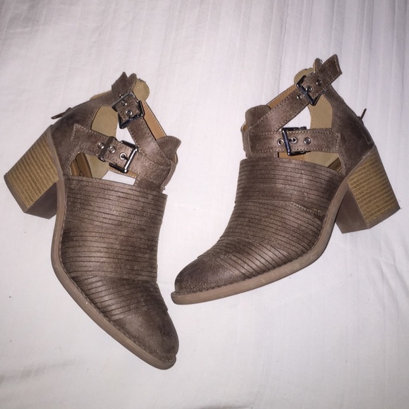 Brown/tan booties