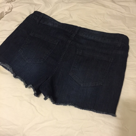 ❌❌SOLD❌❌Forever 21 Denim Shorts - Picture 3 of 3