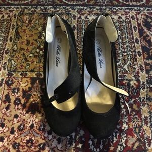 Black heels! Size 7.5!