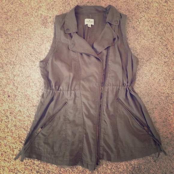 American Eagle Green Cargo Vest