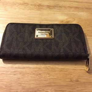 Michael Kors zipper wallet