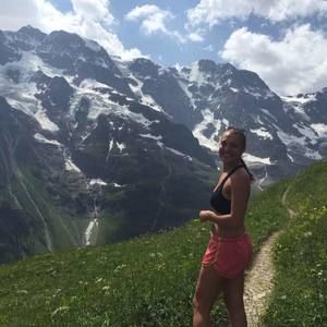 Meet your Posher, Becca