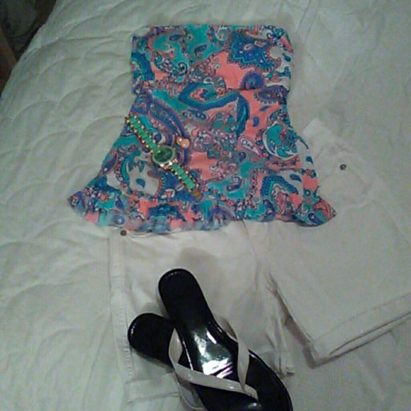SOLD SOLD!!Arizona Jean beautiful bathing suit top