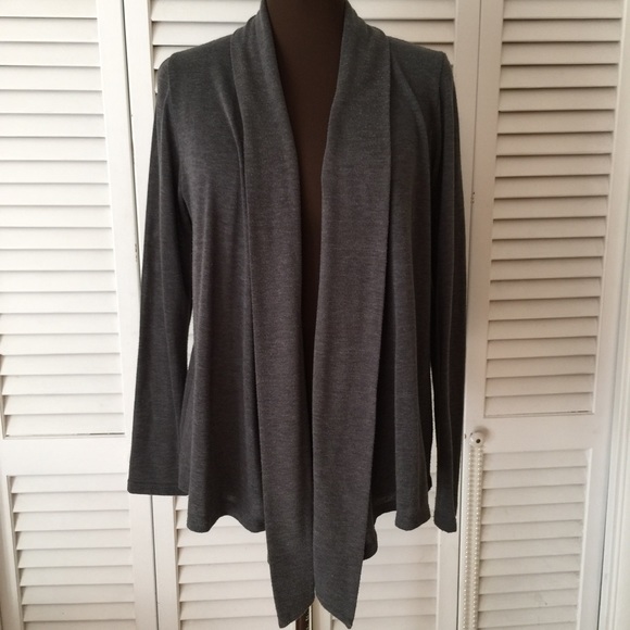 Storm Sweaters - Gray long sleeve shrug