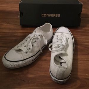 White converse chucks
