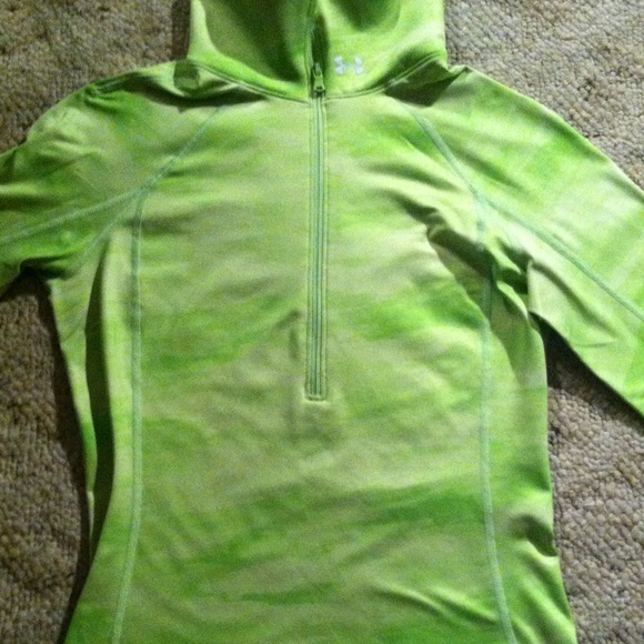 Under armor running pull over