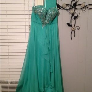 gorgeous prom dress!