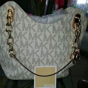 MK ??t??t???