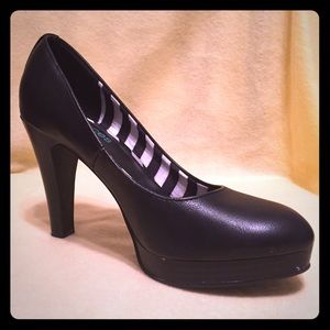 Maurice's Black Heels