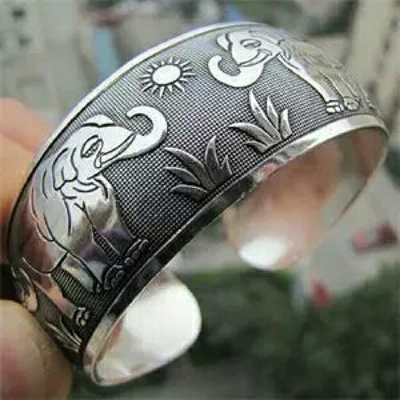 New Vintage Tibetan elephant bangle bracelet - Picture 2 of 2